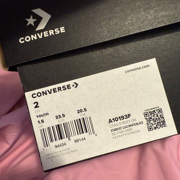 LNIB Girls Converse Size 2 - Picture 4 of 4